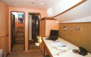 cabina armatoriale con tavolo uso ufficio 
